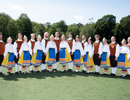 Rahvatantsurühm Hamburgi Pääsuke